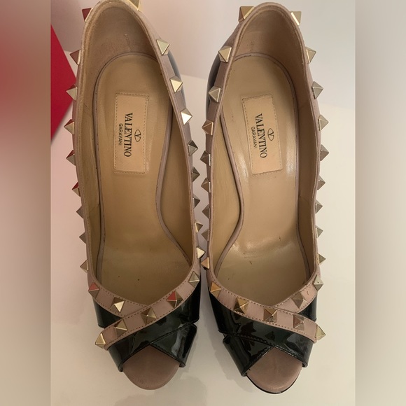 VALENTINO Black Patent Rockstud Pumps size 36.5/6.5 - Picture 4 of 9